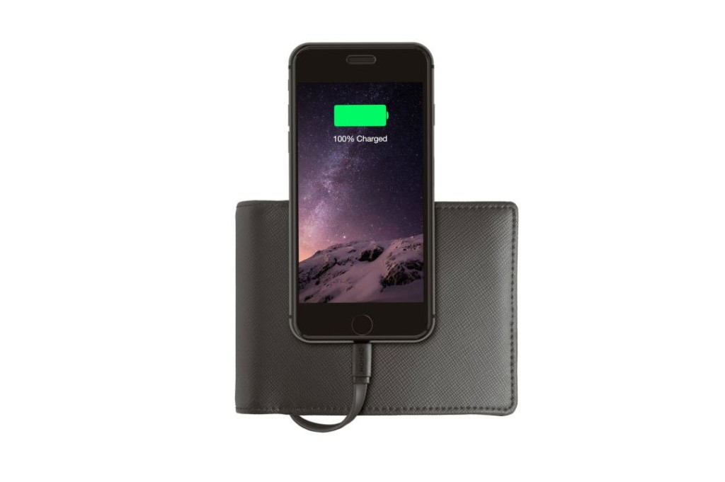 nomad-wallet-iphone-charger-1